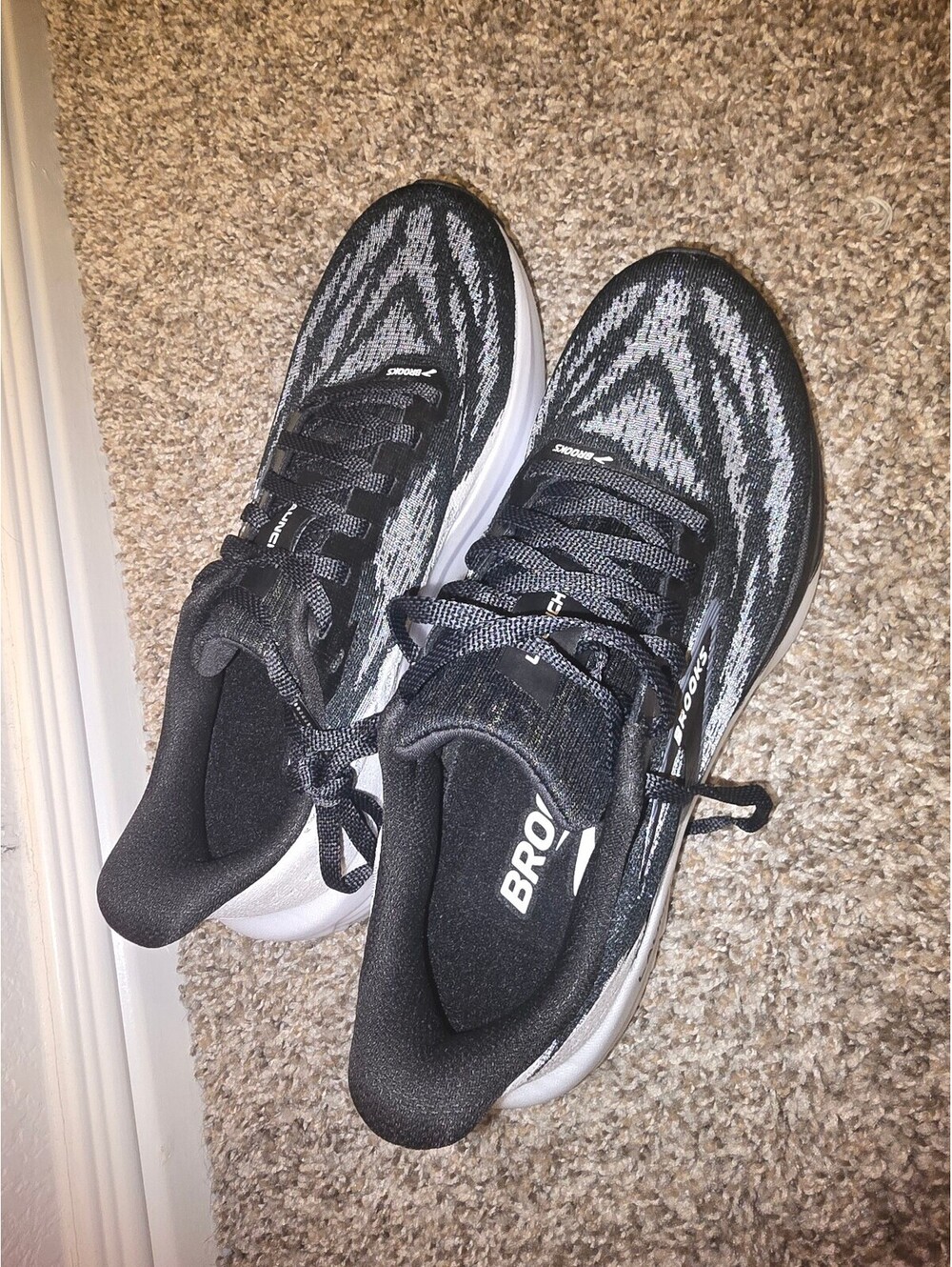 Brooks Launch 11 Women's Running Shoes Size 7.5 Black and White